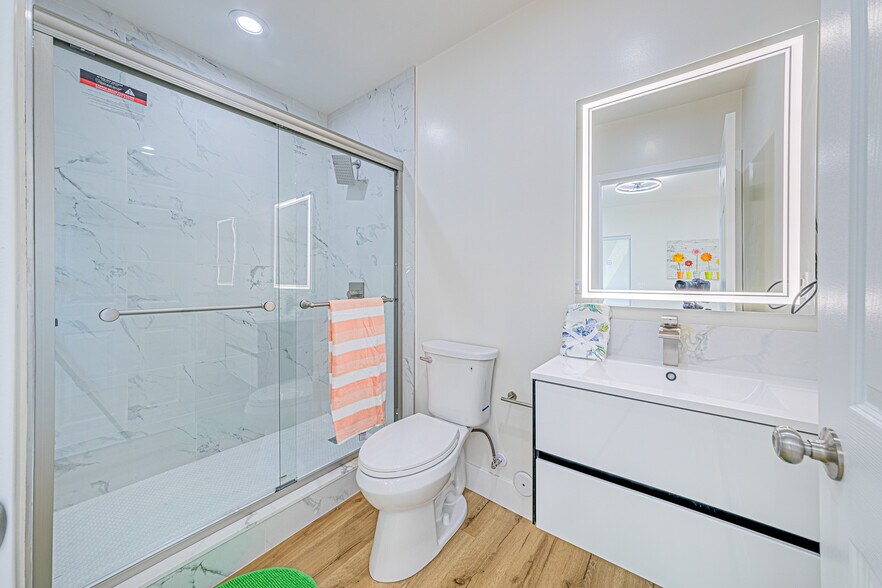 More Photos Of 5633 La Mirada Ave, Los Angeles Apartments For Sale