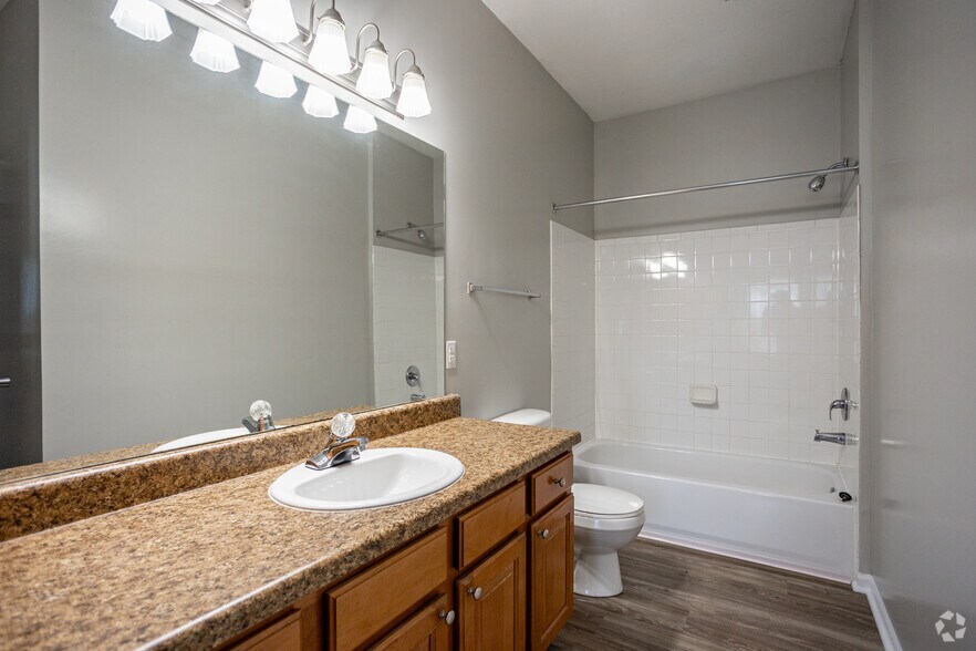 More Photos Of 501 Tiger Way, Knoxville Apartments For Sale