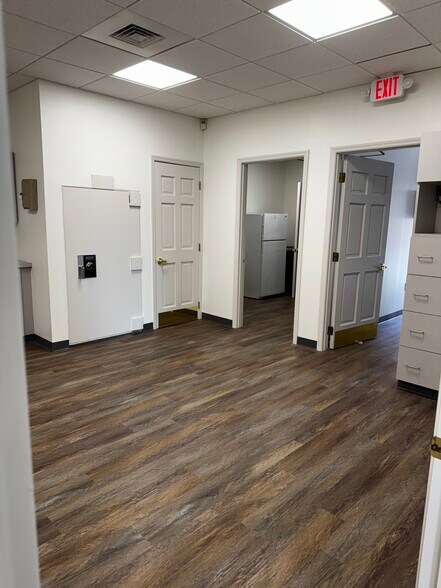 More Photos Of 620 Virginia St E, Charleston Bank For Lease