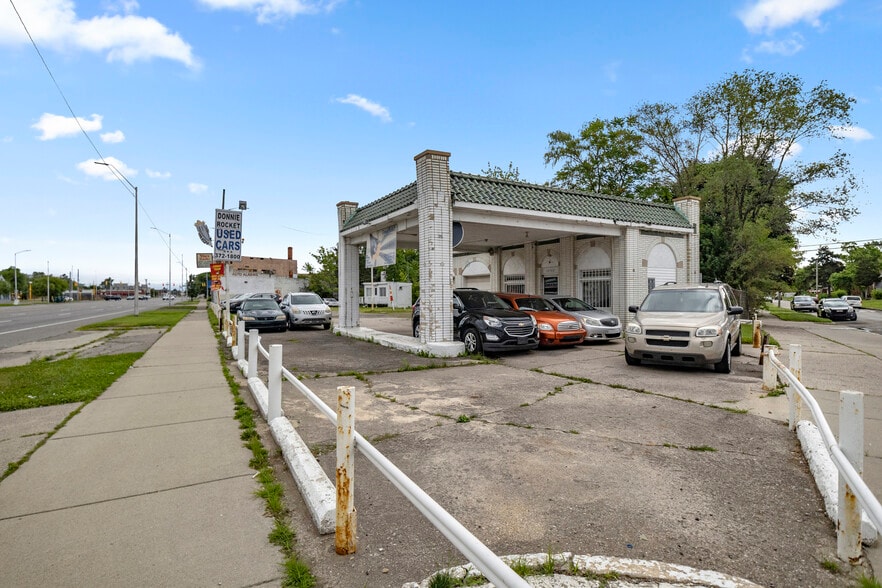 More Photos Of 14760 Gratiot Ave, Detroit Specialty For Sale