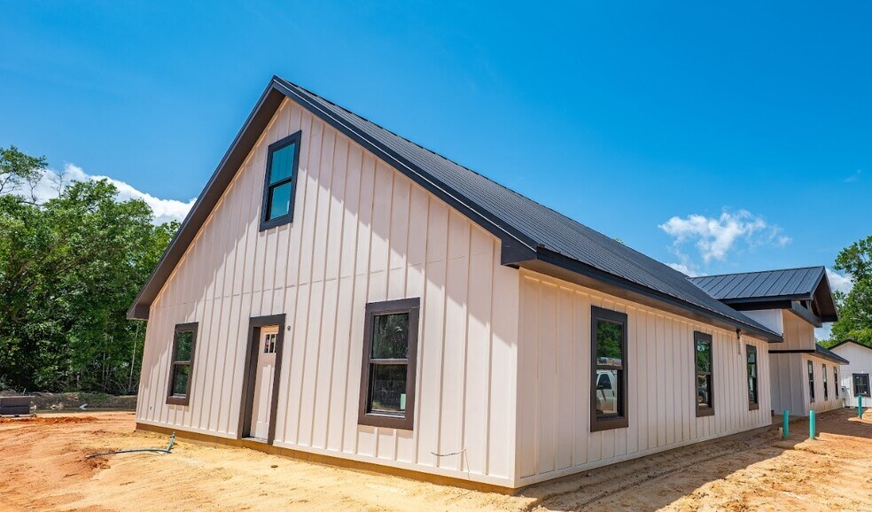 More Photos Of 5433 Chumuckla Hwy, Pace Unknown For Lease