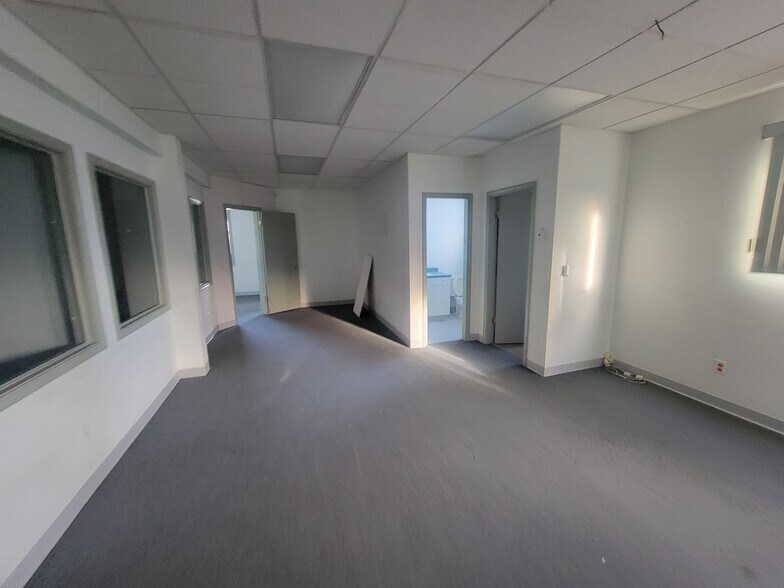 More Photos Of 3861 15th Av, Prince George Storefront Retail Office For Lease