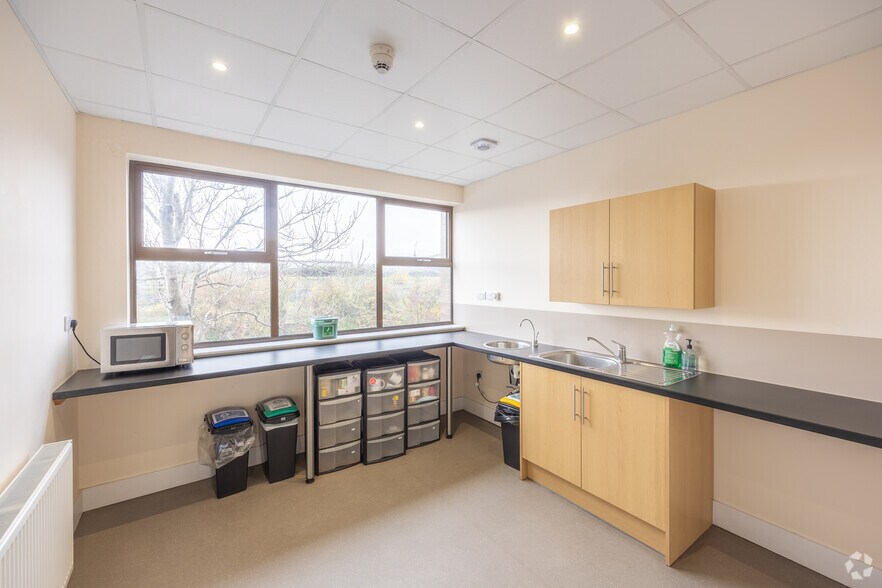 More Photos Of 6 Darby Clos, Swindon Coworking Space