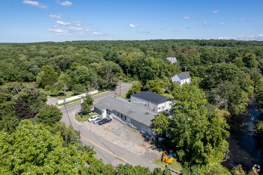 More Photos Of 67 Village St, Medway Manufacturing For Lease