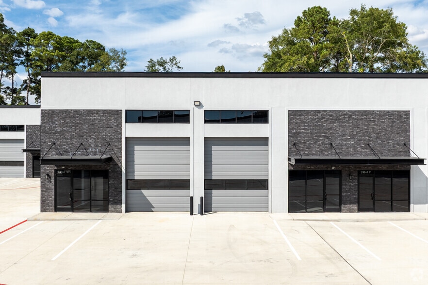 More Photos Of 23645 Gosling Rd, Spring Showroom For Lease