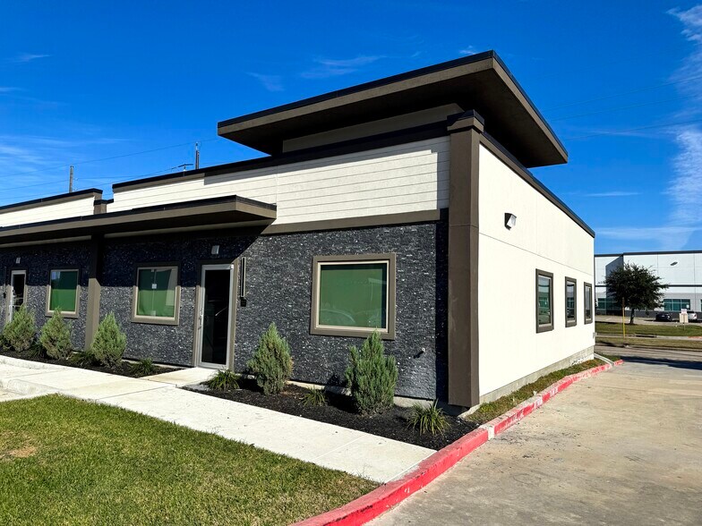 More Photos Of 8815 West Rd, Houston Office For Sale