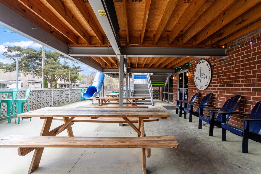 More Photos Of 710 W Johnson St, Raleigh Bar For Sale