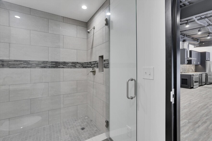 More Photos Of 6767 All Stars Ave, Frisco Showroom For Sale