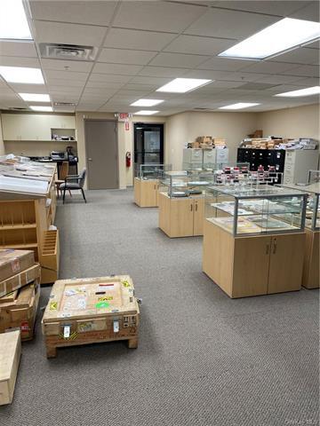 More Photos Of 37 Ramland Rd, Orangeburg Office For Lease