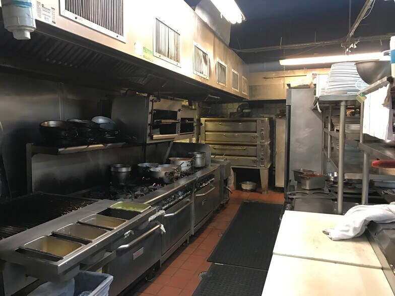 More Photos Of 1810-1818 S Young Cir, Hollywood Restaurant For Sale