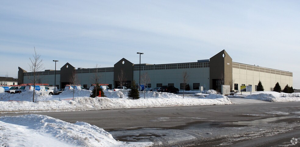 More Photos Of 2654 Corporate Pky, Algonquin Distribution For Lease