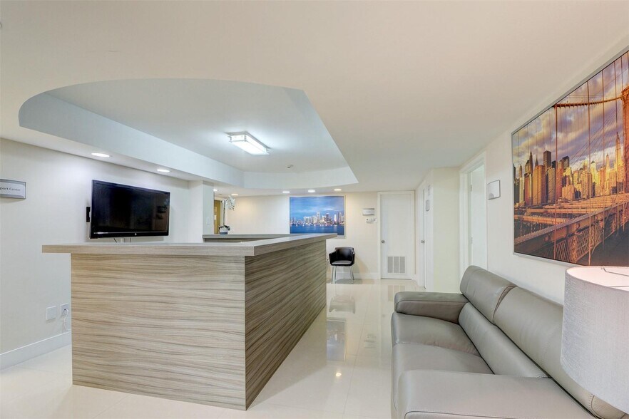 More Photos Of 825 Brickell Bay Dr, Miami Apartments For Lease