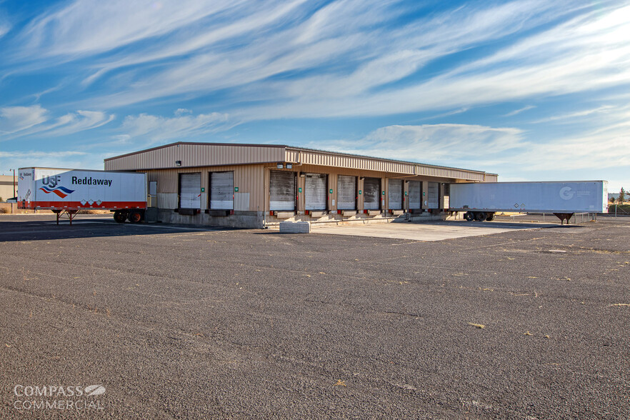 Primary Photo Of 1701 SW 1st St, Redmond Warehouse For Lease