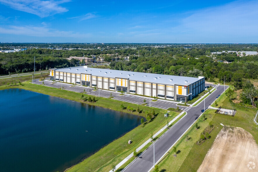 More Photos Of 3467 Wd Judge Dr, Orlando Warehouse For Lease