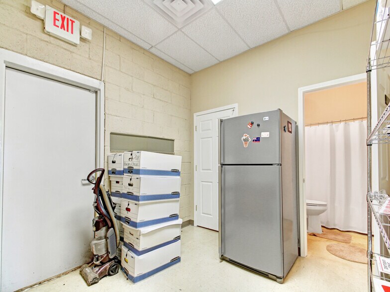 More Photos Of 1305-1395 McDonough Pky, McDonough Storefront Retail Office For Sale