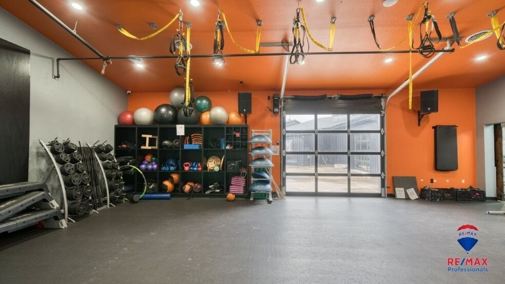 More Photos Of 5201 S Douglas Hwy, Gillette Bar For Sale