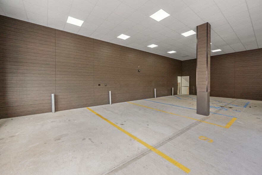 More Photos Of 174 Marbledale Rd, Tuckahoe Showroom For Lease