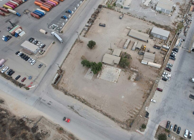 More Photos Of 2271 Stonehurst Dr, Rialto Contractor Storage Yard For Lease