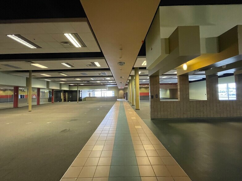 More Photos Of 7759 W Bell Rd, Peoria Storefront For Lease