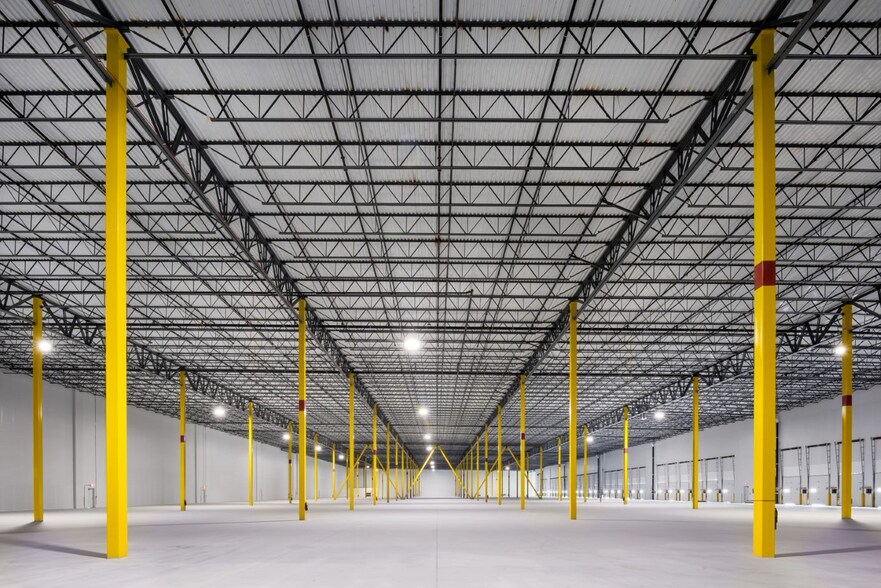 More Photos Of 384-386 South St, Shrewsbury Distribution For Lease