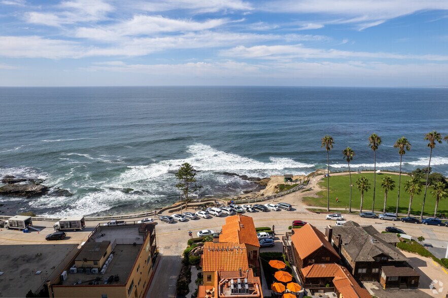 More Photos Of 930 Prospect St, La Jolla Storefront Retail Office For Lease