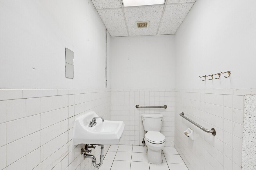 More Photos Of 1901 Madison Ave, New York Apartments For Lease