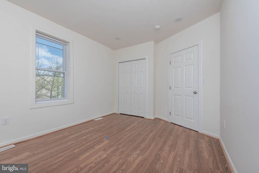 More Photos Of 1640 N Broadway, Baltimore Flex For Sale