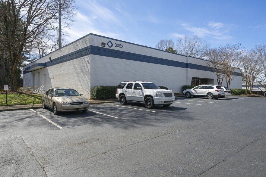 More Photos Of 3062 Kingston Ct SE, Marietta Distribution For Lease