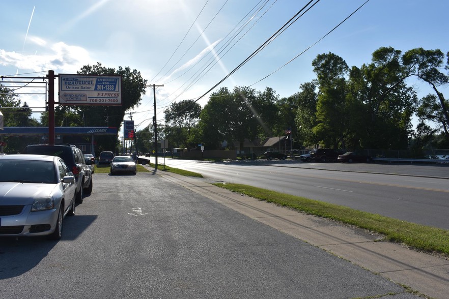 More Photos Of 747 E 142nd St, Dolton Flex For Sale