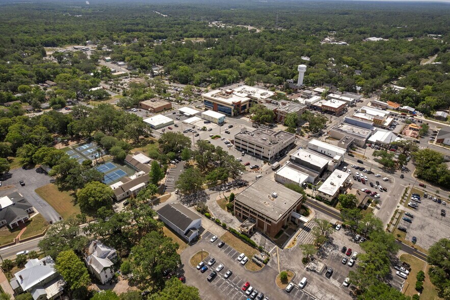 More Photos Of 315 Howell Ave, Brooksville Loft Creative Space For Sale