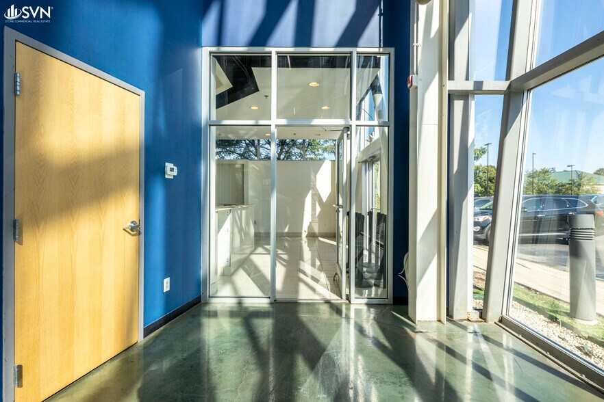 More Photos Of 1028-1030 Wellington Way, Lexington Health Club For Lease