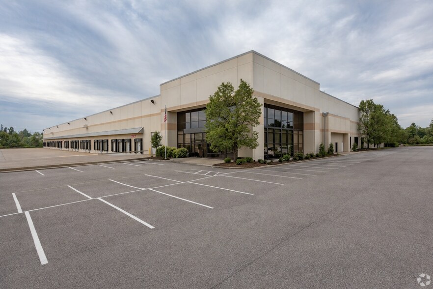 Primary Photo Of 7800 Cochran Rd, Solon Distribution For Lease