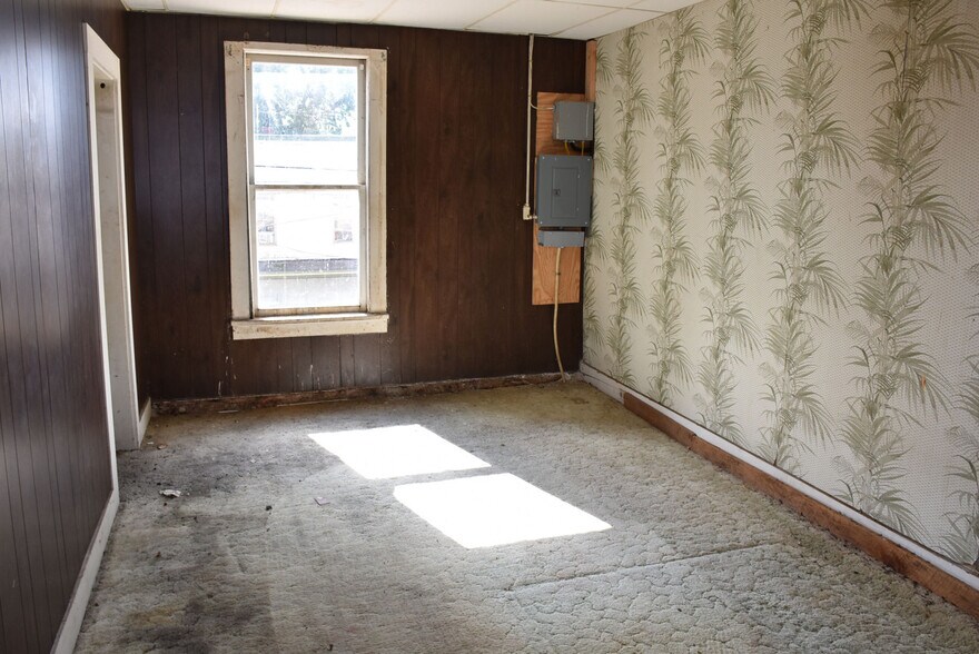 More Photos Of 106 S Main St, Springboro Storefront Retail Residential For Sale
