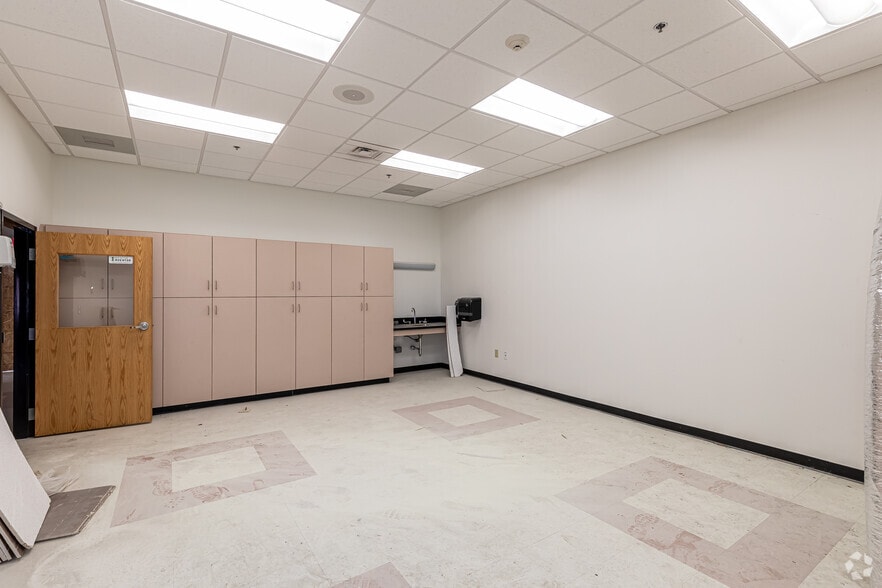 More Photos Of 417-429 Franklin Ave, Hartford Medical For Lease