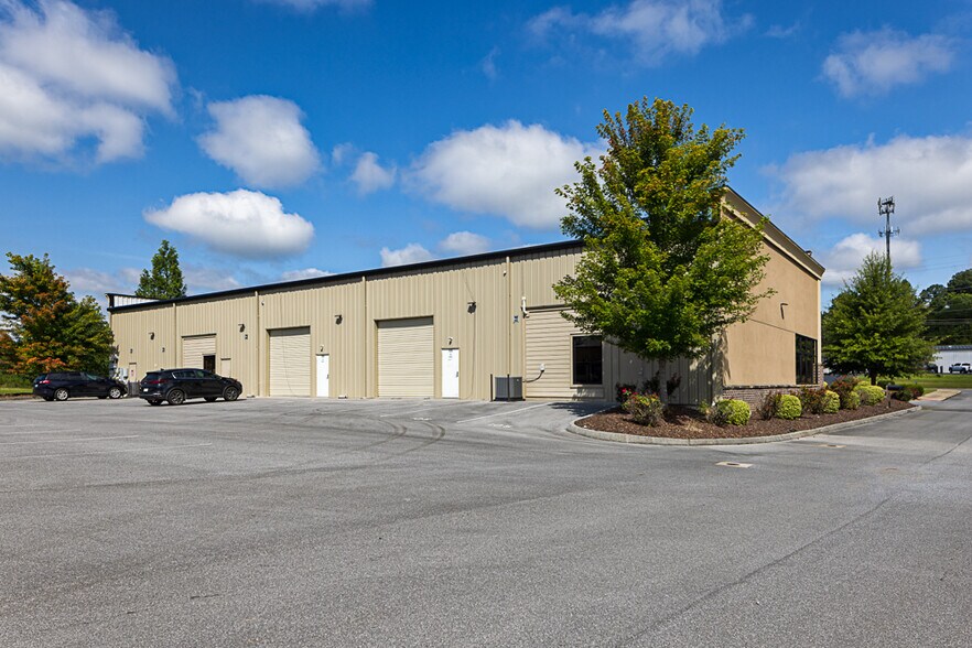 More Photos Of 4504 Bristol Hwy, Johnson City Flex For Lease
