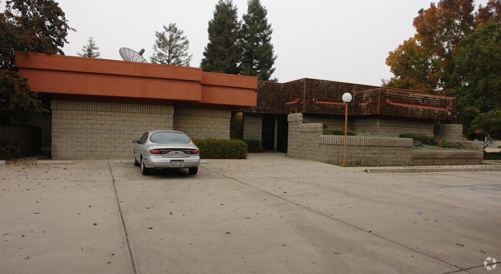 More Photos Of 9301-9305 W Airport Dr, Visalia Loft Creative Space For Lease