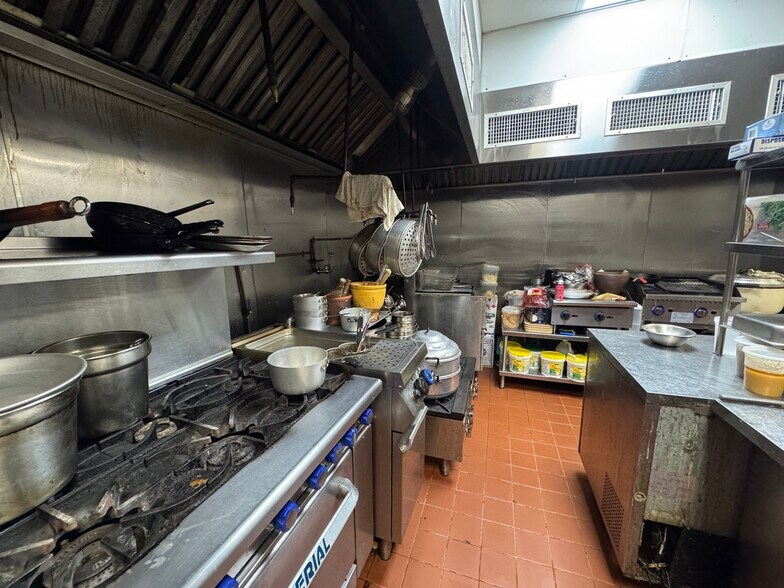 More Photos Of 208 Grand St, Brooklyn Storefront Retail Residential For Lease