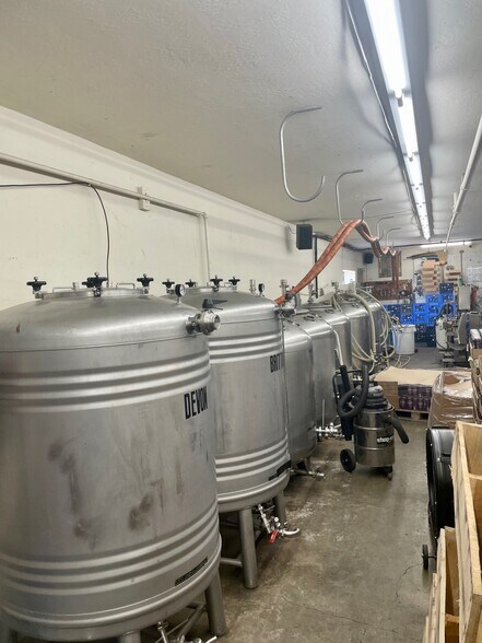 More Photos Of 4331 Attawa Ave, Sacramento Light Manufacturing For Sale