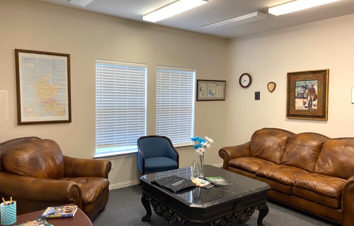 More Photos Of 1206 Bent Oaks Ct, Denton Medical For Lease