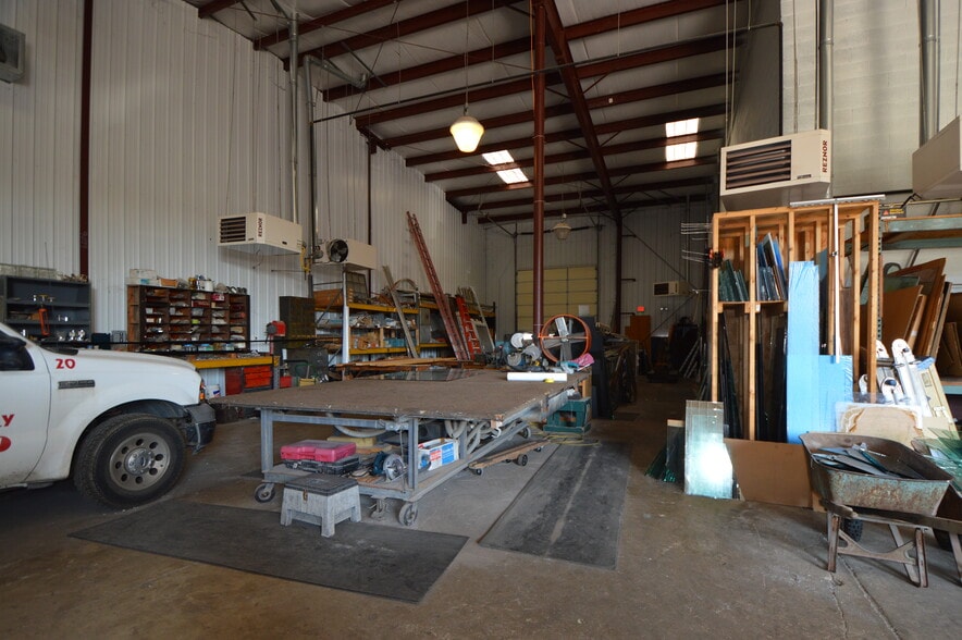 More Photos Of 7278 Centreville Rd, Manassas Showroom For Sale