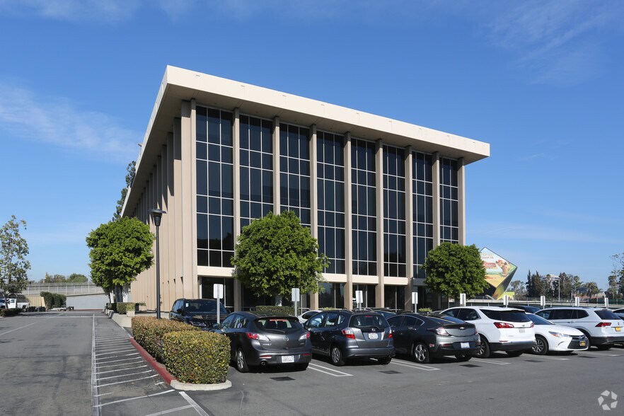 More Photos Of 2333 N Broadway, Santa Ana Office For Lease