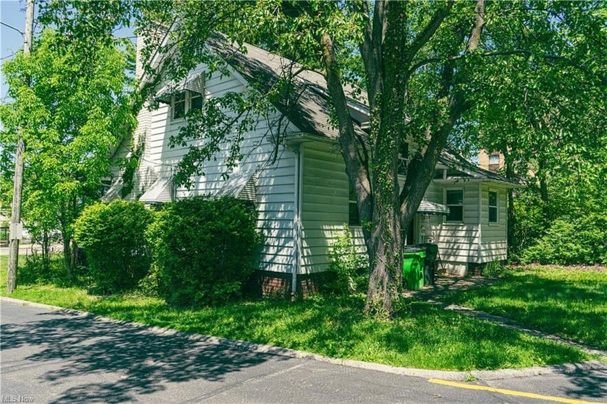 More Photos Of 21950 Euclid Ave, Euclid Office For Sale