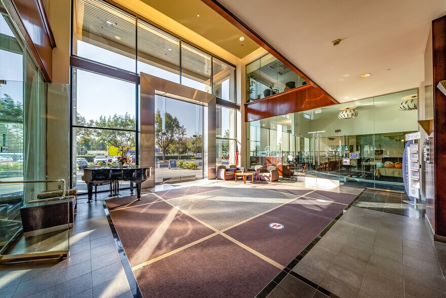 More Photos Of 7060 N Fresno St, Fresno Office For Sale