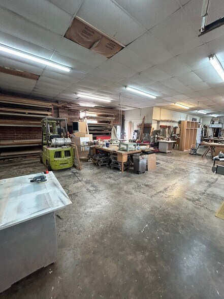 More Photos Of 415 Foster Ave, Charlotte Flex For Lease