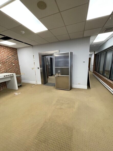 More Photos Of 208 Elm St, New Canaan General Retail For Lease