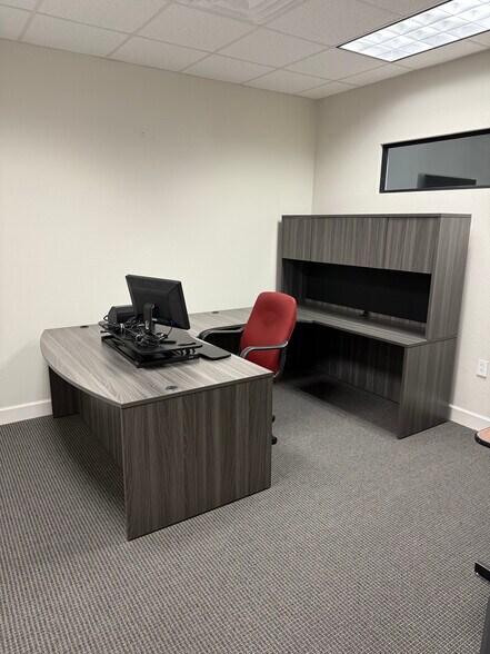 More Photos Of 633 E Fernhurst Dr, Katy Medical For Sale