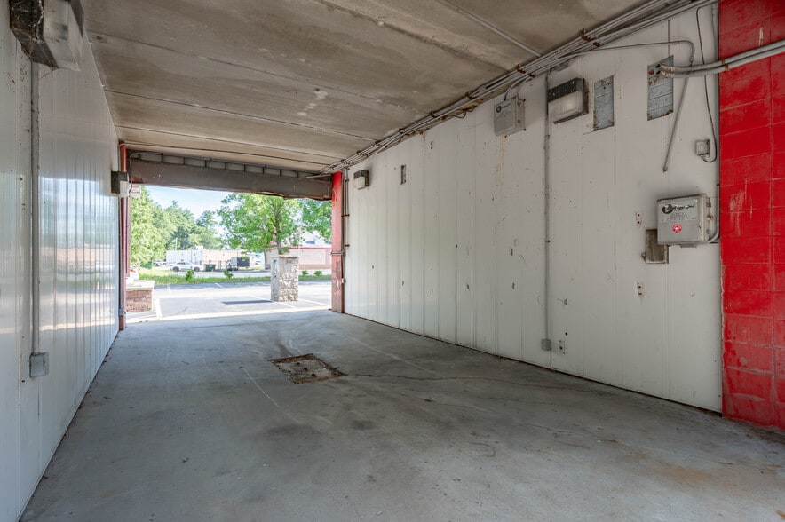 More Photos Of 386 Daniel Webster Hwy, Merrimack Auto Repair For Sale