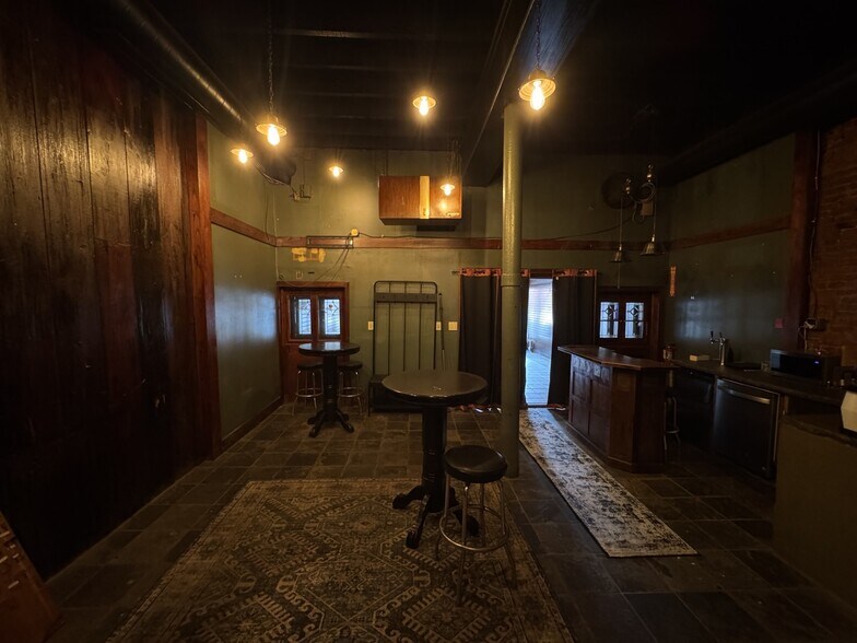 More Photos Of 4112 Pennsylvania Ave, Kansas City Storefront For Sale