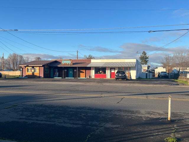 Primary Photo Of 1252 W Mcandrews Rd, Medford General Retail For Sale