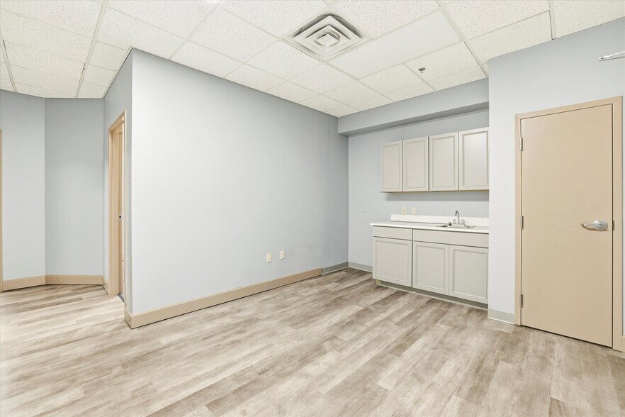 More Photos Of 2252 Killearn Center Blvd, Tallahassee Office For Lease